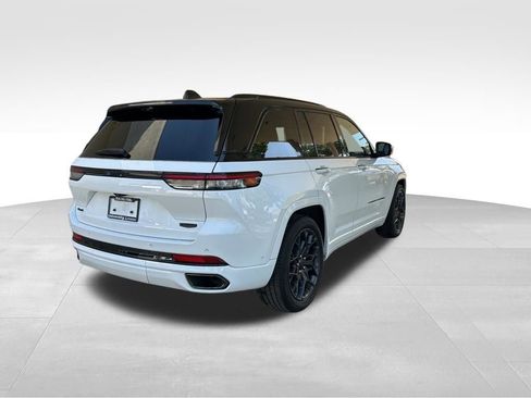 Used 2024 Jeep Grand Cherokee Summit AWD/4WD image 3