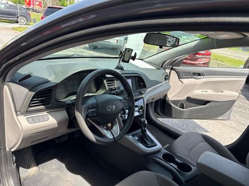 Used 2019 Hyundai Elantra SE FWD image 13