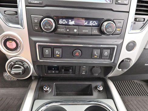 Used 2018 Nissan Titan PRO-4X w/ Pro-4x Convenience Package AWD/4WD image 25