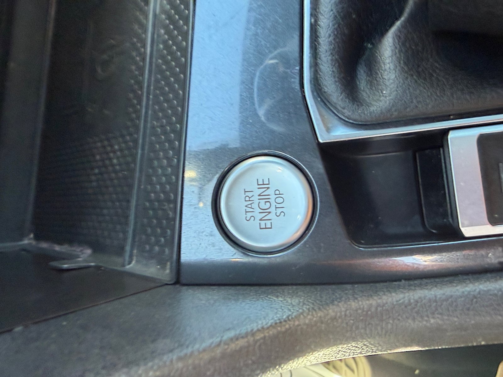 Used 2023 Volkswagen Tiguan SE R-Line AWD/4WD image 31