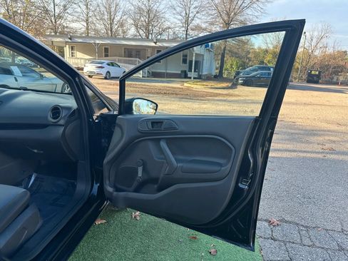 Used 2018 Ford Fiesta S FWD image 16