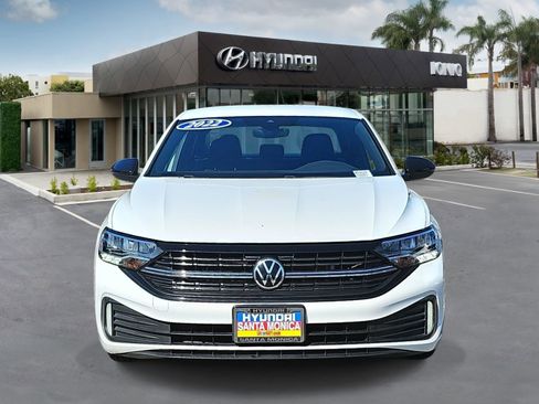 Used 2022 Volkswagen Jetta Sport image 8