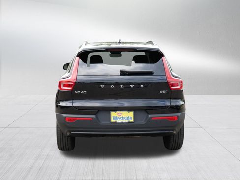 Used 2023 Volvo XC40 B5 Plus w/ Driver Assist Package AWD/4WD image 6