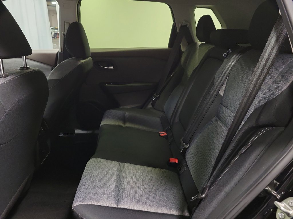 Used 2023 Nissan Rogue SV AWD/4WD image 28