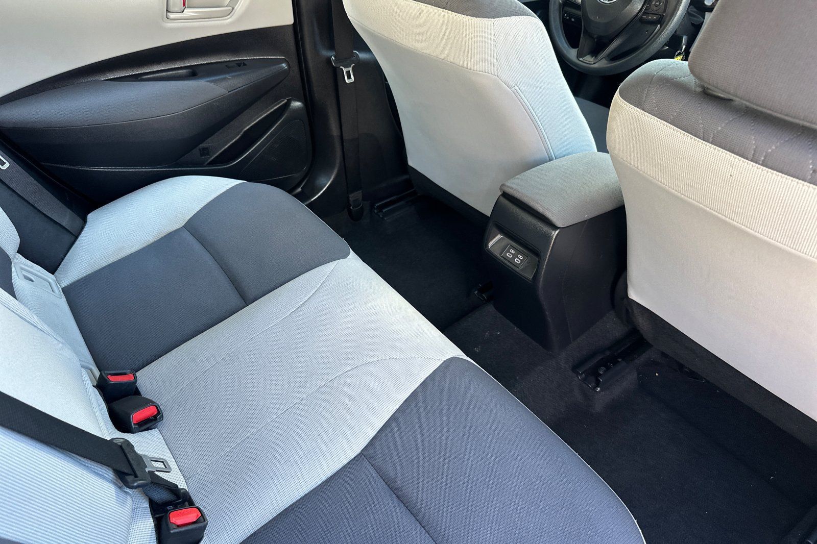 Used 2024 Toyota Corolla LE FWD image 17