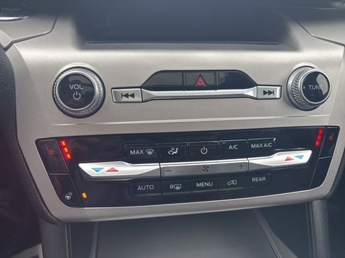 Used 2022 Ford Explorer XLT w/ Equipment Group 202A image 21