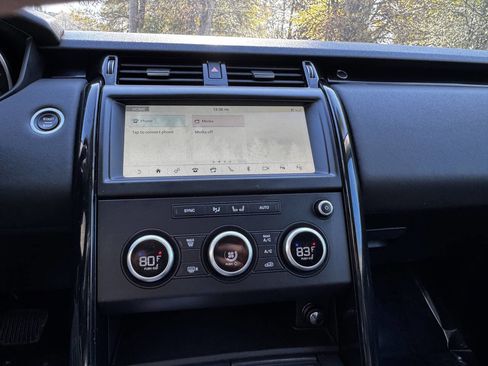 Used 2020 Land Rover Discovery SE image 18