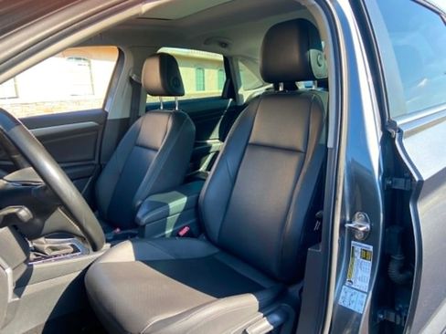 Used 2019 Volkswagen Jetta SE FWD image 7