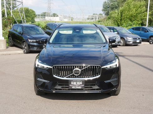 Used 2022 Volvo XC60 B5 Momentum w/ Climate Package AWD/4WD image 2