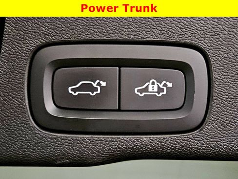 Used 2022 Volvo XC60 B5 R-Design w/ Advanced Package image 35