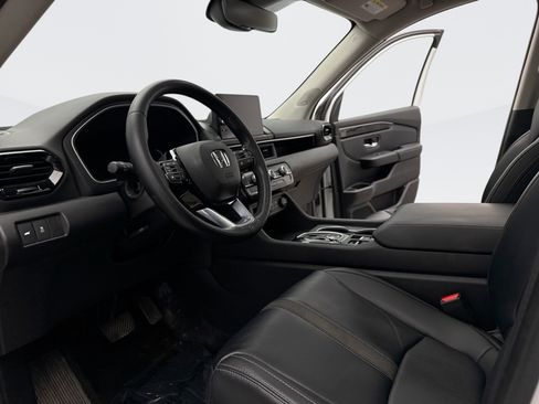 Used 2023 Honda Pilot Touring image 10