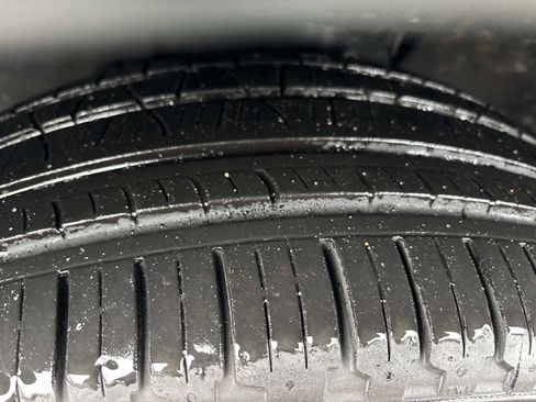 Used 2019 Land Rover Discovery Sport HSE image 11