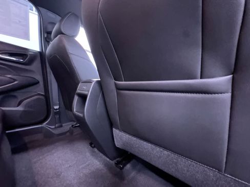 Used 2025 Chevrolet Trax RS w/ Sunroof Package FWD image 38