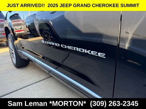 New 2025 Jeep Grand Cherokee Summit w/ Luxury Tech Group V image 5