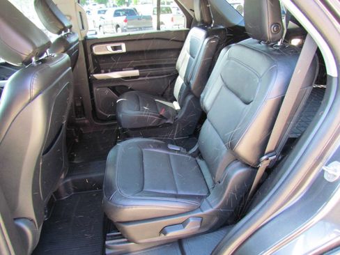 Used 2020 Ford Explorer Limited image 12