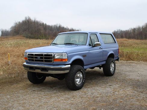 Used 1996 Ford Bronco Custom image 2