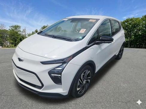 Used 2023 Chevrolet Bolt LT w/ Infotainment Package FWD image 4
