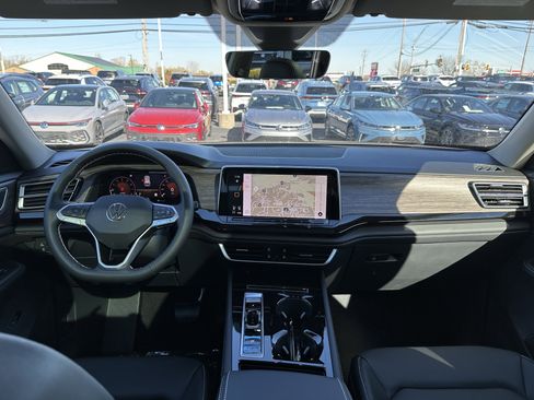 New 2026 Volkswagen Atlas SEL image 9