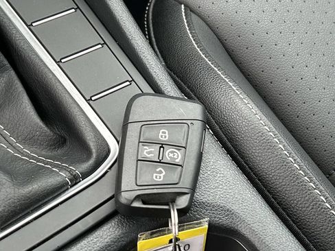 Used 2024 Volkswagen Jetta SE FWD image 31