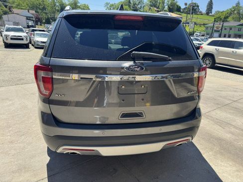 Used 2017 Ford Explorer XLT w/ Equipment Group 202A AWD/4WD image 4