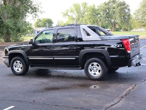 Used 2005 Chevrolet Avalanche Z71 w/ Sun And Sound Package AWD/4WD image 8