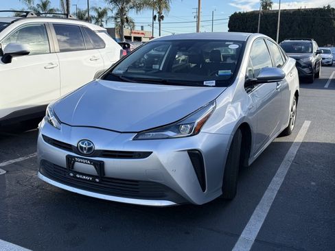 Used 2019 Toyota Prius XLE image 3
