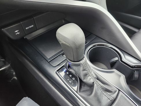 Used 2019 Toyota Camry LE w/ Convenience Package FWD image 31