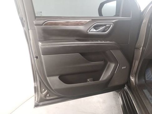 Used 2021 Chevrolet Tahoe LT w/ LT Signature Package RWD image 17