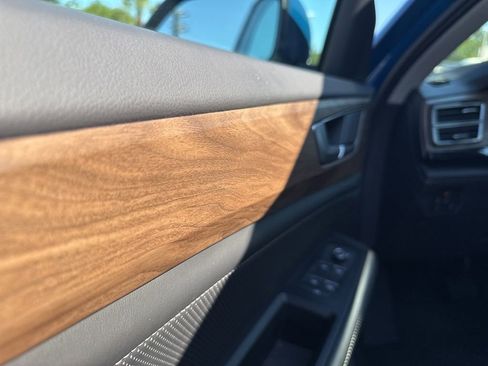 Used 2025 Volkswagen Atlas SE w/ Panoramic Sunroof Package FWD image 27