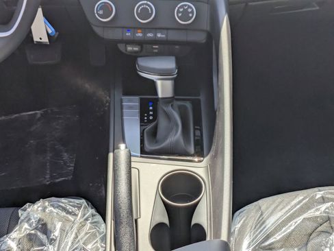 New 2026 Hyundai Elantra SE FWD image 18