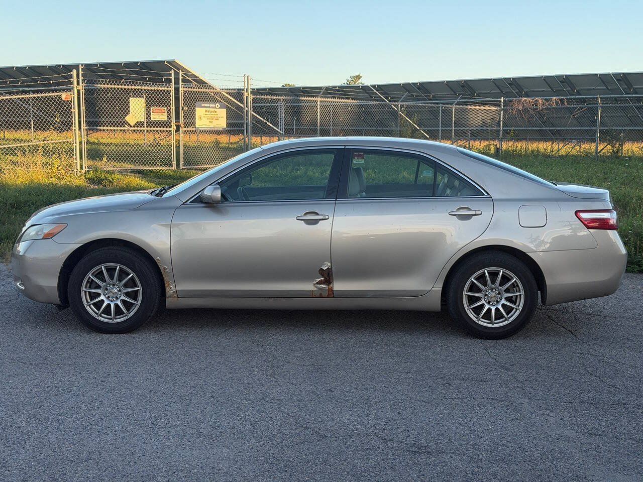 Used 2007 Toyota Camry LE FWD image 2