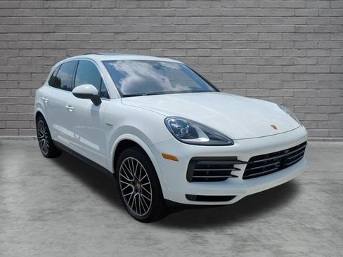 Used 2023 Porsche Cayenne AWD/4WD image 2