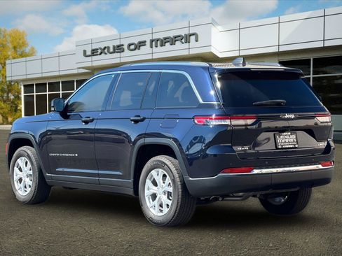 Used 2023 Jeep Grand Cherokee Limited w/ Trailer Tow Prep Group (B) AWD/4WD image 3
