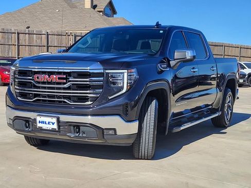 Used 2023 GMC Sierra 1500 SLT image 2