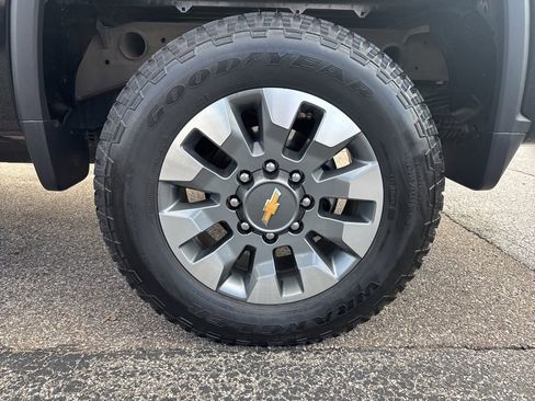 Used 2024 Chevrolet Silverado 2500 Custom w/ Custom Convenience Package AWD/4WD image 11