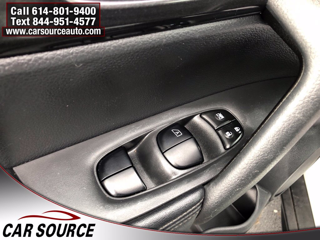 Used 2018 Nissan Rogue SV w/ Premium Package AWD/4WD image 16