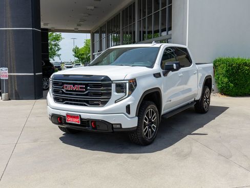 Used 2025 GMC Sierra 1500 AT4 w/ AT4 Premium Package AWD/4WD image 3