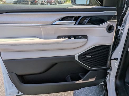 New 2026 Jeep Grand Wagoneer L 4WD image 10
