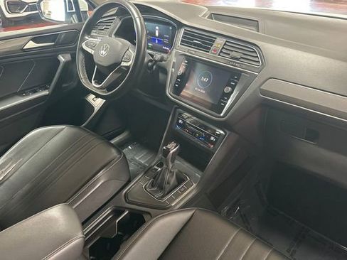 Certified 2022 Volkswagen Tiguan SE image 21