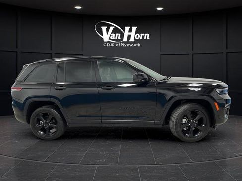 Used 2024 Jeep Grand Cherokee Limited w/ Black Appearance Package image 2