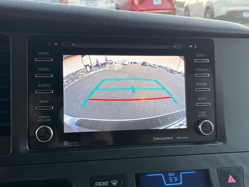 Used 2020 Toyota Sienna LE image 48