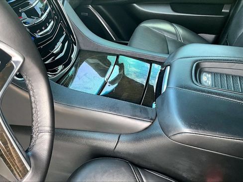 Used 2019 Cadillac Escalade Platinum AWD/4WD image 17