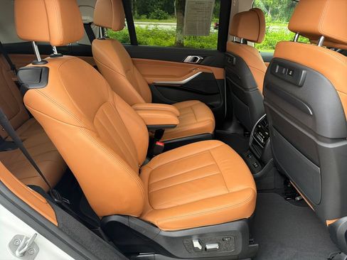 Used 2022 BMW X7 xDrive40i w/ Premium Package AWD/4WD image 15