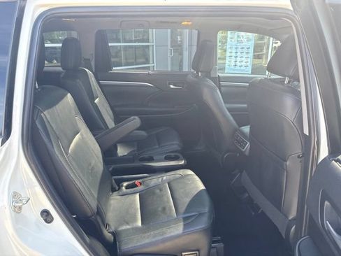Used 2019 Toyota Highlander Limited Platinum AWD/4WD image 30