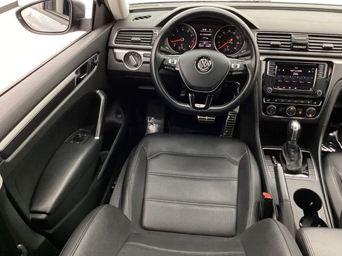 Used 2018 Volkswagen Passat 2.0T R-Line FWD image 30
