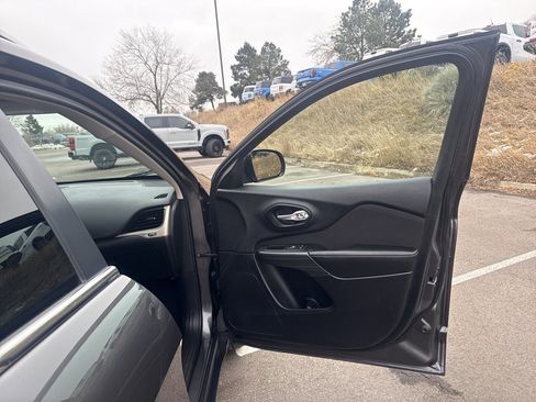 Used 2016 Jeep Cherokee Latitude w/ Cold Weather Group image 24