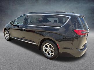 Used 2023 Chrysler Pacifica Limited FWD video 3