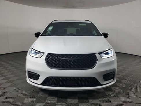 New 2026 Chrysler Pacifica Limited w/ S Appearance Package FWD image 9