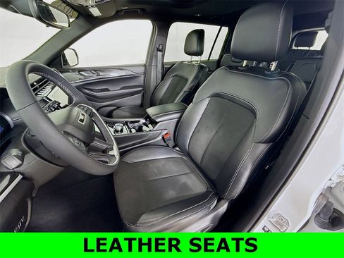 Used 2023 Jeep Grand Cherokee L Laredo image 2