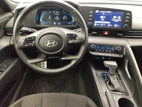 Used 2025 Hyundai Elantra Sport FWD image 22